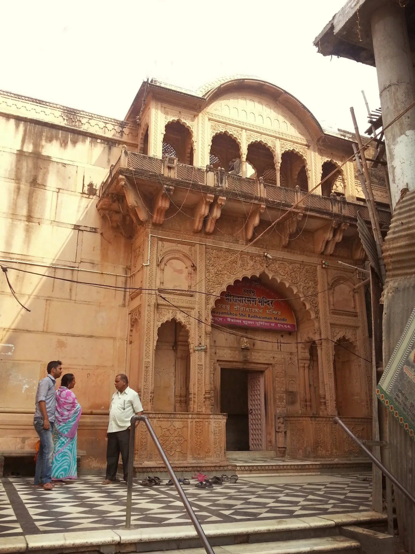 Entrance of Radha Raman Temple in Vṛndāvana.