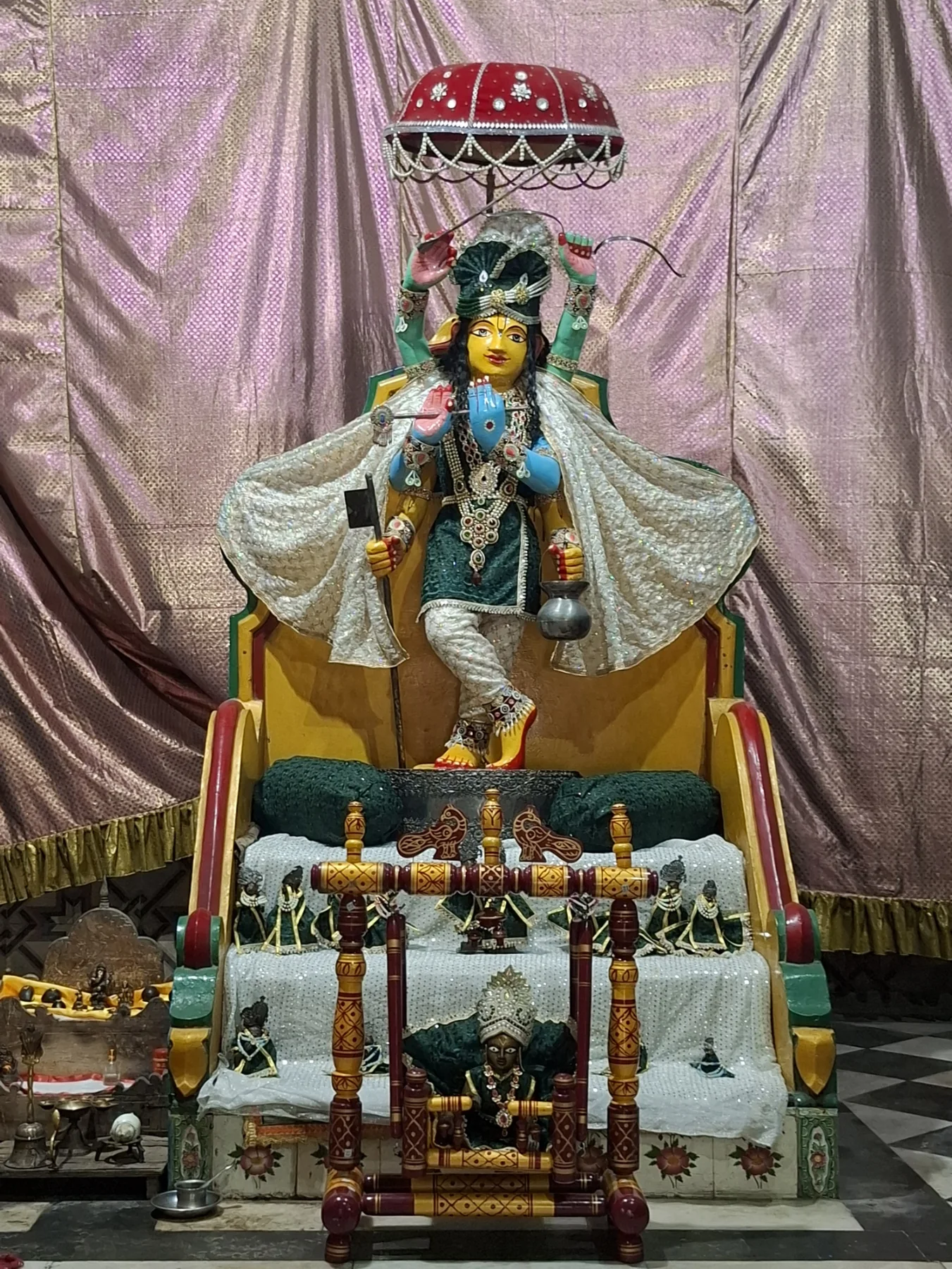 Śrī Ṣaḍbhuja Mahāprabhu deity in Vṛndāvana